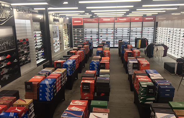 Shoe Palace | 5630 W Camelback Rd Suite 107, Glendale, AZ 85301, USA | Phone: (480) 571-9137