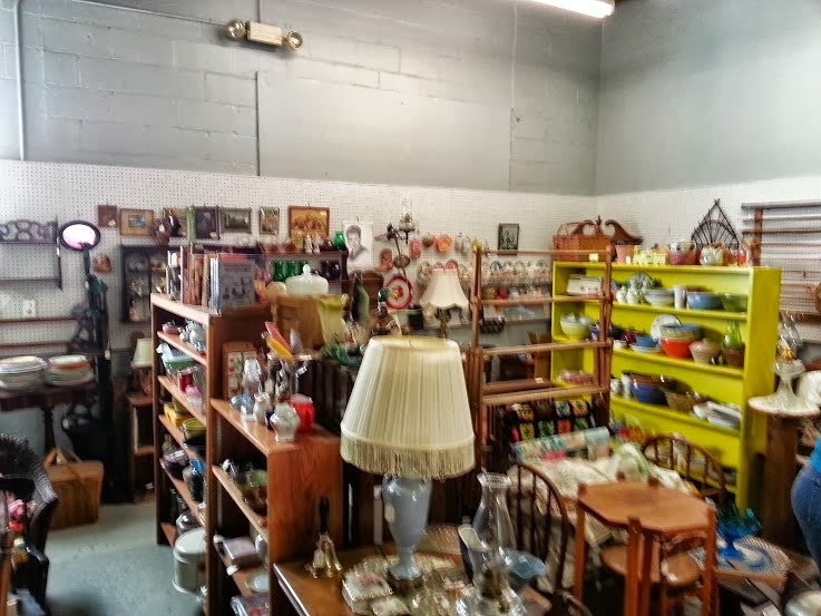 Antiques on 5th | 109 E 5th St, Auburn, IN 46706, USA | Phone: (260) 333-0586