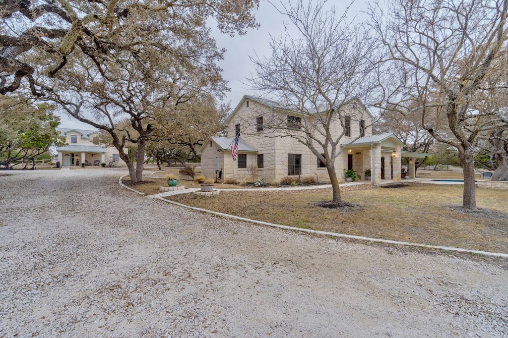 Wimberley Valley Lodge | 630 Sachtleben Rd, Wimberley, TX 78676, USA | Phone: (512) 537-3060