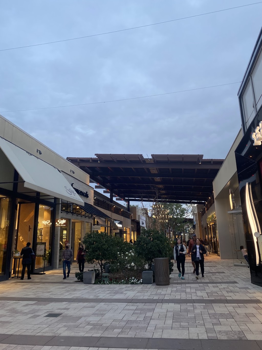 francescas | 24201 Valencia Blvd #3537, Santa Clarita, CA 91355, USA | Phone: (661) 362-4872