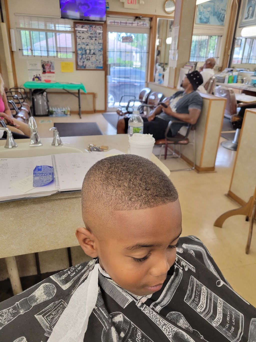 Willies Barber & Beauty Shop | 545 E Pike St, Pontiac, MI 48342, USA | Phone: (248) 454-9818