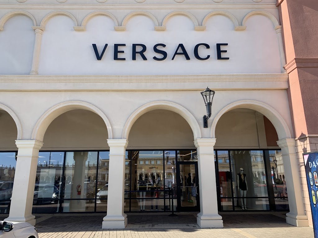 VERSACE | 3939 I-35, San Marcos, TX 78666, USA | Phone: (512) 399-8383