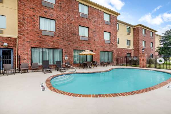 Comfort Suites | 400 I-45, Ennis, TX 75119, USA | Phone: (972) 330-2404