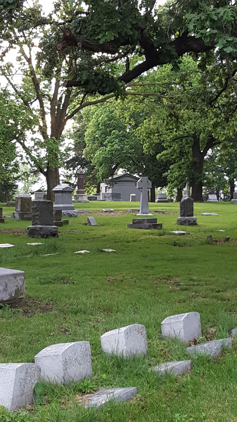 Walnut Hill Cemetery | 1350 E Pierce St, Council Bluffs, IA 51503, USA | Phone: (712) 328-1579