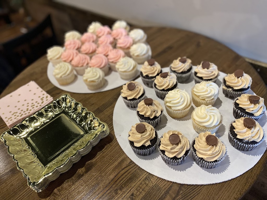 Good Knight Cupcakes and Cookies | 1490 E Edwardsville Rd, Wood River, IL 62095 | Phone: (618) 255-9078