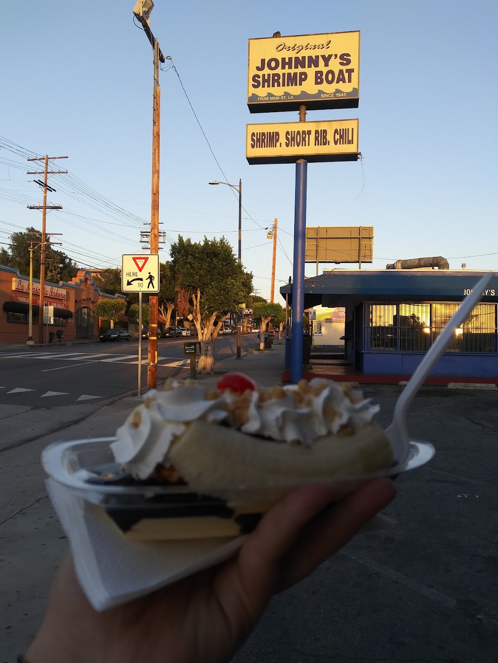 Fosters Freeze | 2704 Whittier Blvd, Los Angeles, CA 90023, USA | Phone: (323) 262-8046