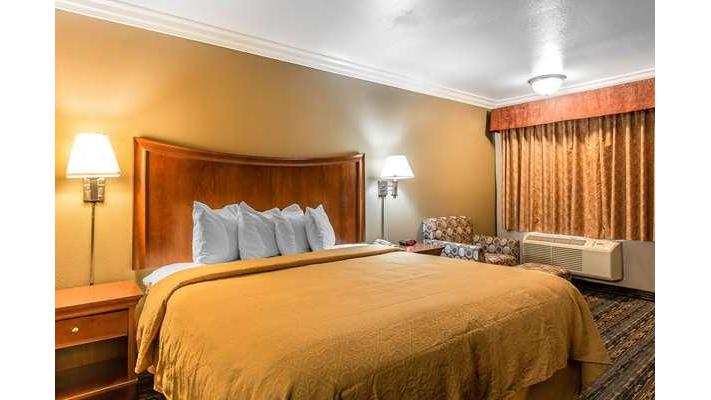 Quality Inn Lake Elsinore I-15 | 31808 Casino Dr, Lake Elsinore, CA 92530 | Phone: (951) 674-9694