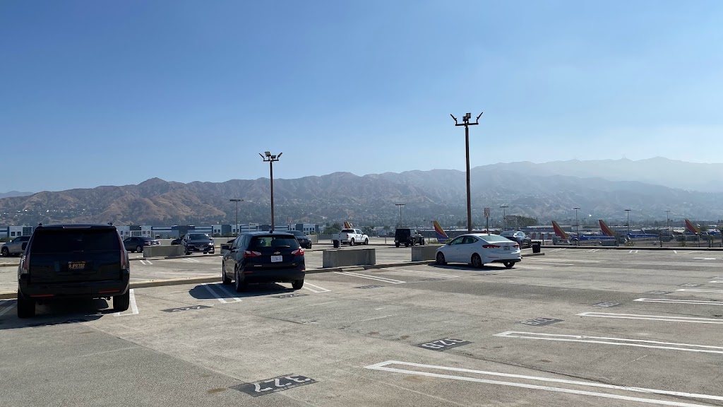 Short Term Parking | Hollywood Burbank Airport (BUR), Terminal, 2627 N Hollywood Way, Burbank, CA 91505, USA | Phone: (818) 840-8840