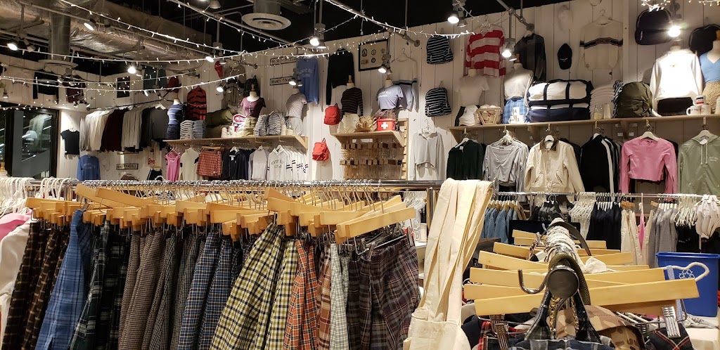 Brandy Melville | 21034 Pacific Coast Hwy, Huntington Beach, CA 92648, USA | Phone: (714) 374-1066