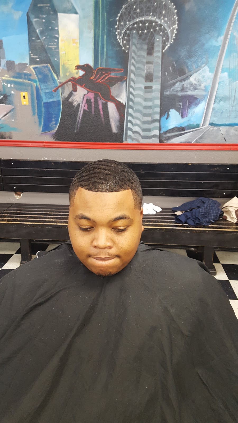 Clanton Cuts | 2650 Midway Rd, Carrollton, TX 75006, USA | Phone: (214) 673-1919