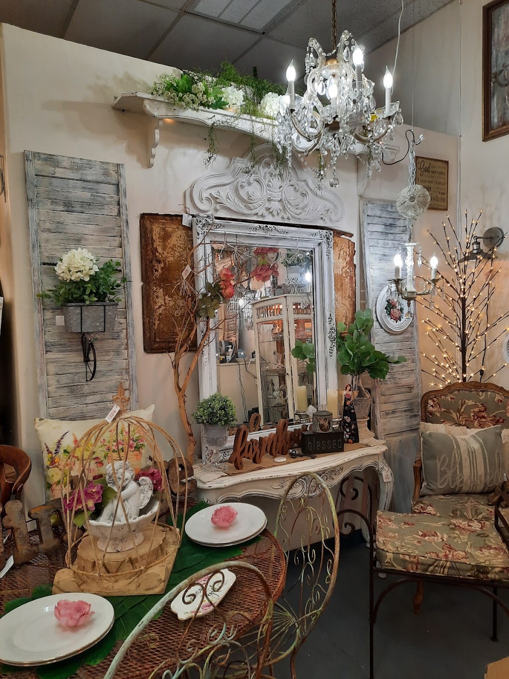 Juls Vintage Shabby Chic Boutique | 1165 Sixth St, Norco, CA 92860, USA | Phone: (951) 479-5425