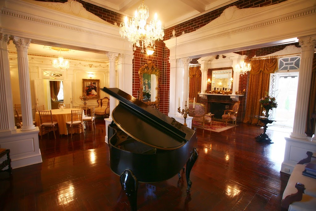 Historic Mankin Mansion Private Wedding & Event Estate | 4300 Oakleys Ln, Richmond, VA 23223 | Phone: (804) 737-7773