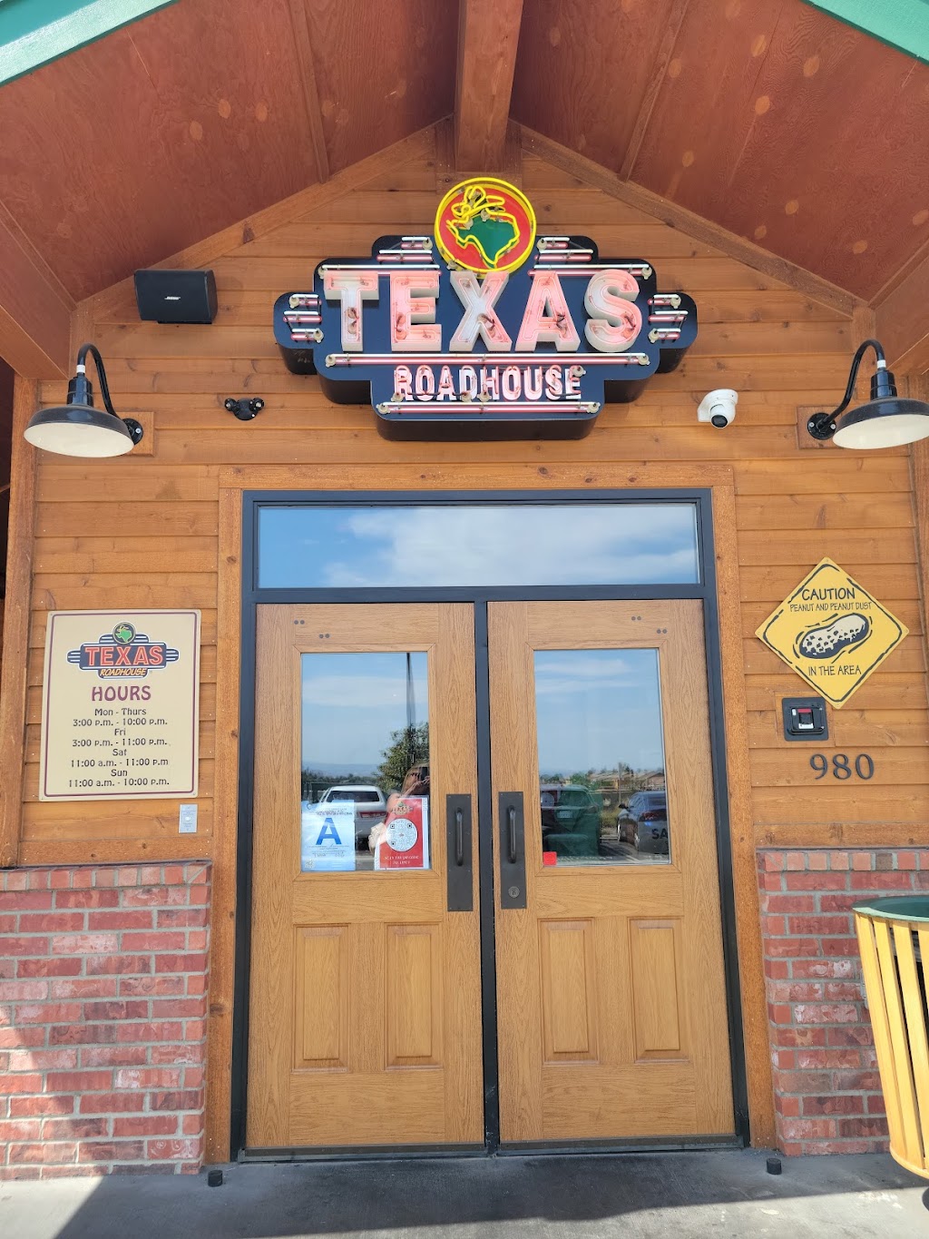 Texas Roadhouse | 980 W Renaissance Pkwy, Rialto, CA 92376, USA | Phone: (909) 787-7720