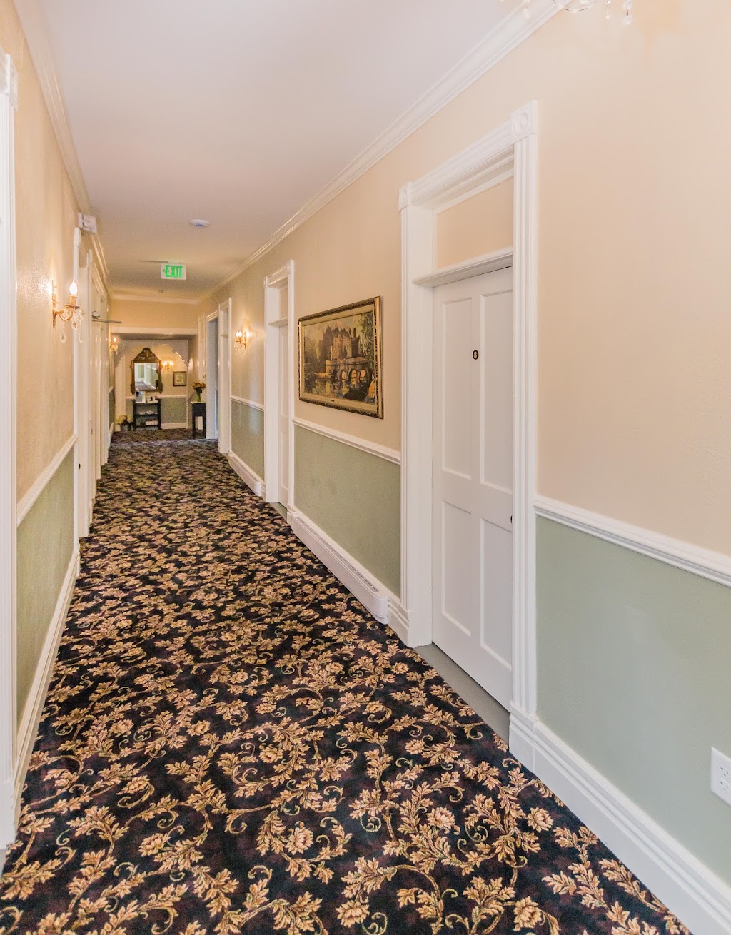 Historic Hotel Broadalbin + 1854 Pub Restaurant + Bar | 59 W Main St, Broadalbin, NY 12025, USA | Phone: (518) 883-5414