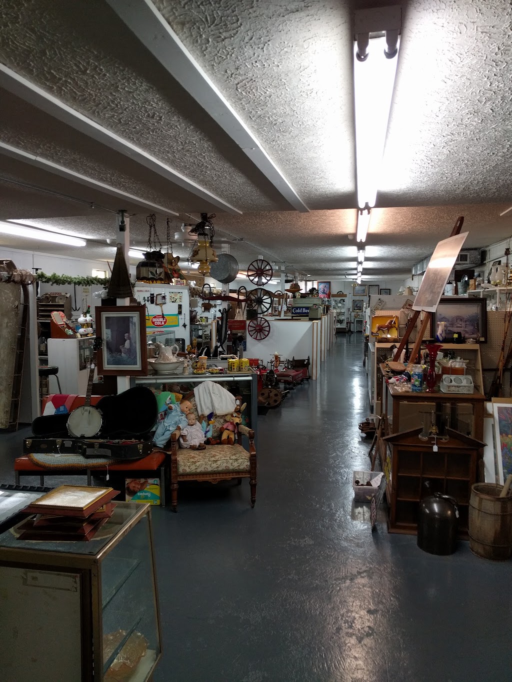 Todds Antique Mall | 1305 Paint Lick Rd, Paint Lick, KY 40461, USA | Phone: (859) 986-9087