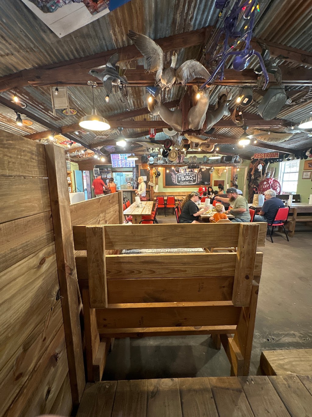 Stevie Lews BBQ Kitchen | 5340 TX-35, Rockport, TX 78382, USA | Phone: (361) 727-0002