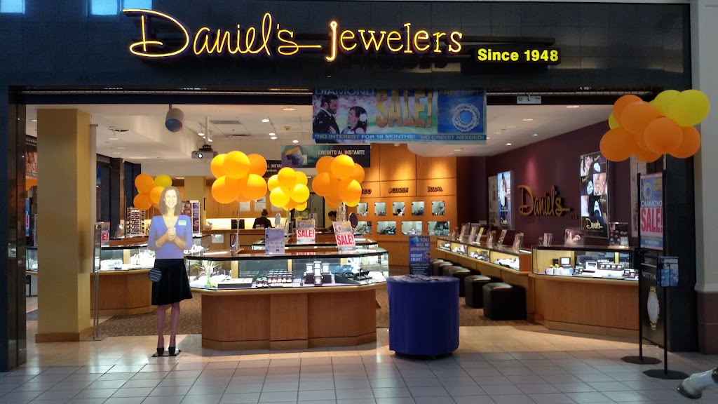 Daniels Jewelers | 1675 W Lacey Blvd, Hanford, CA 93230, USA | Phone: (559) 583-1111
