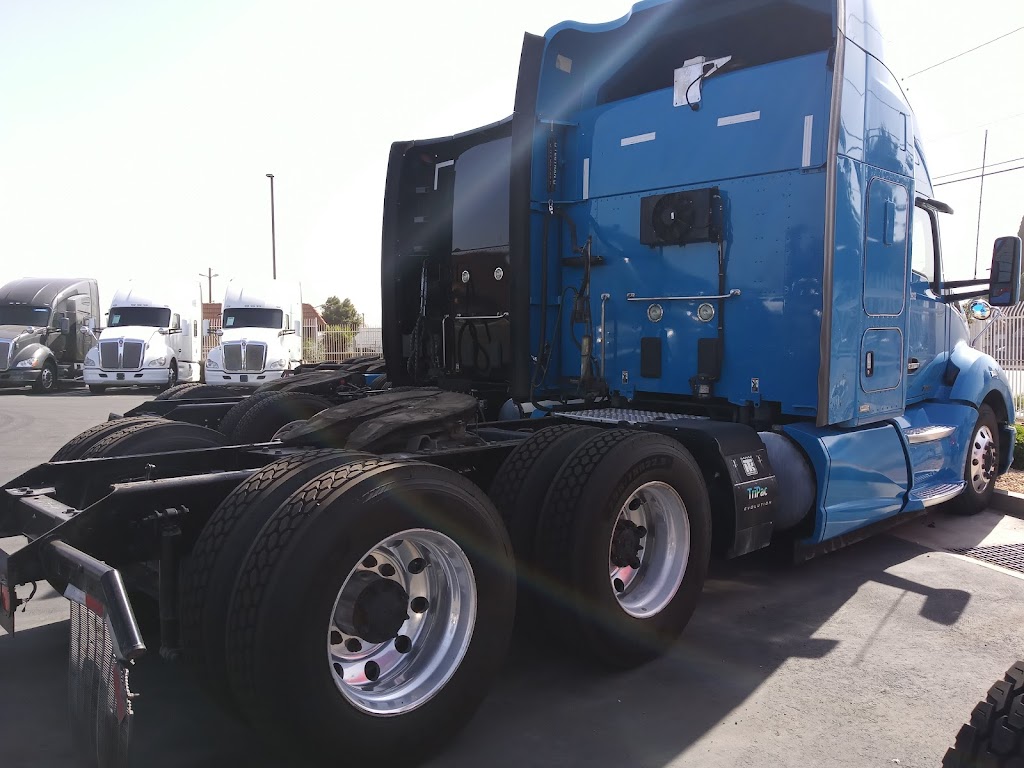 PACCAR Financial Used Truck Center | 15594 Valley Blvd, Fontana, CA 92335, USA | Phone: (909) 637-9500