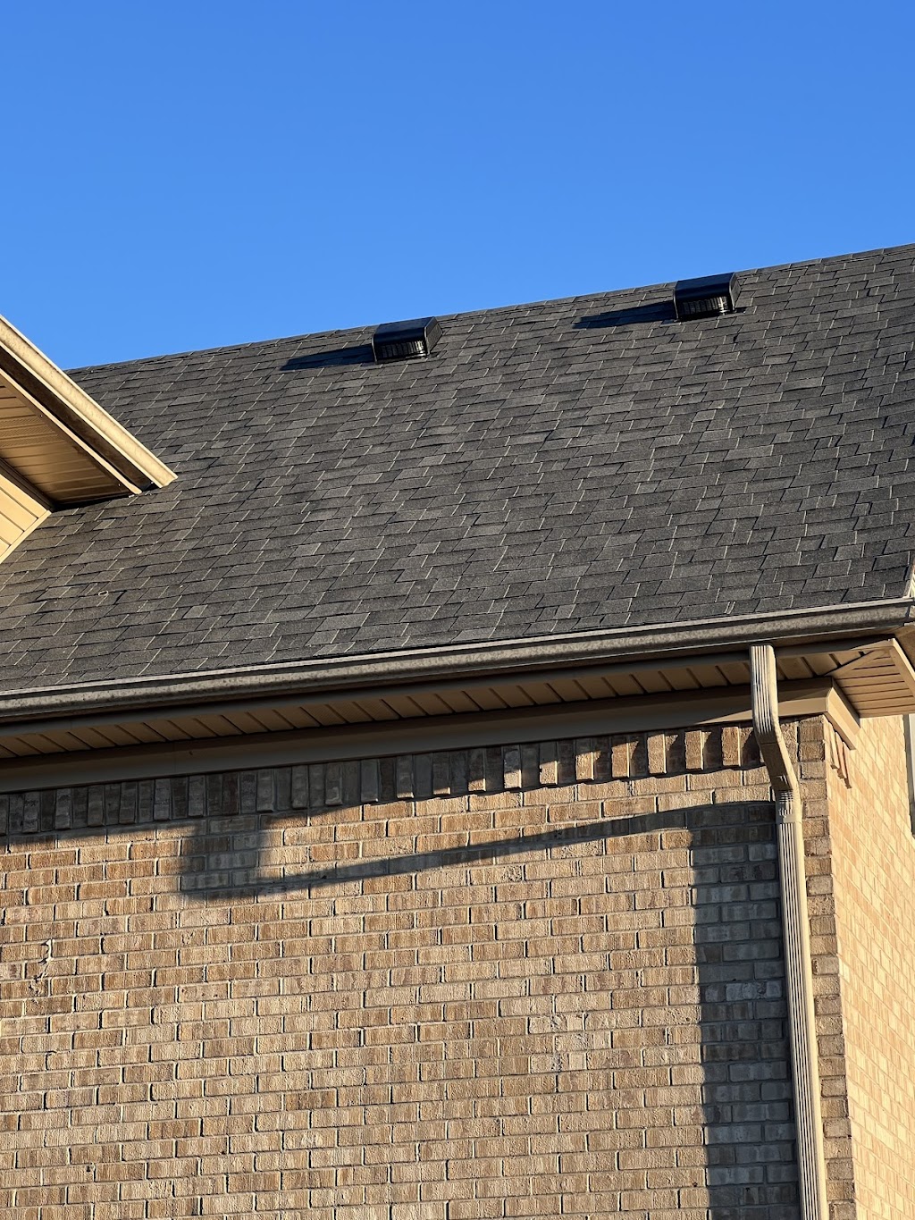 NEW LOOK - Roofing, Siding, Windows and Gutters | 3021 Windsor Lakes Pkwy, Louisville, KY 40214, USA | Phone: (502) 341-4415