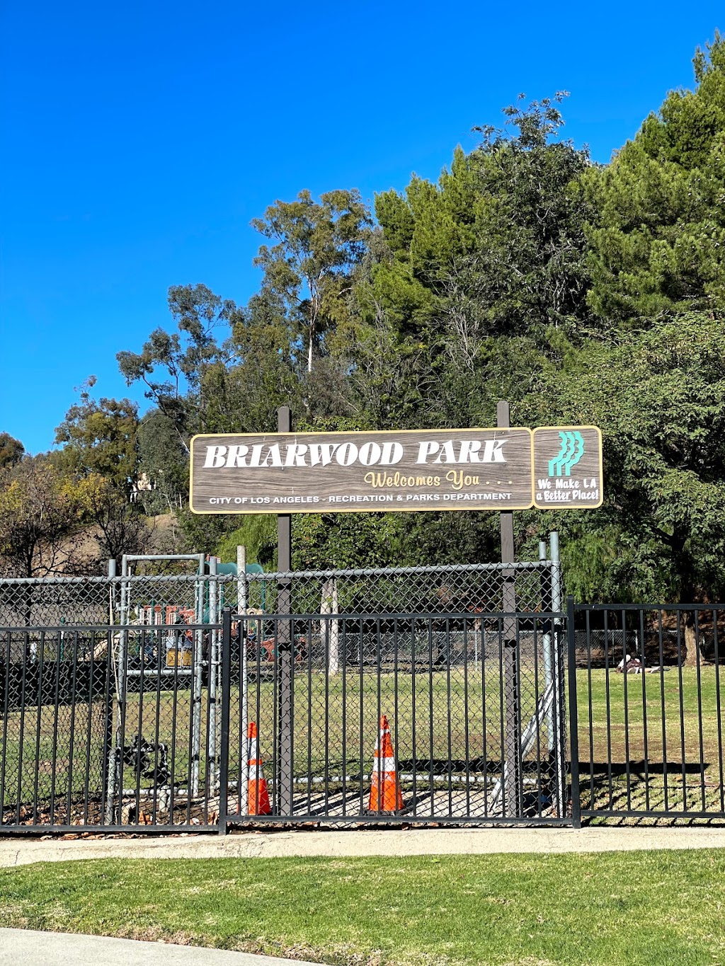 Briarwood Park | 4H94+W7J, 461 Almaden Ct, Los Angeles, CA 90077, USA | Phone: (310) 840-2186