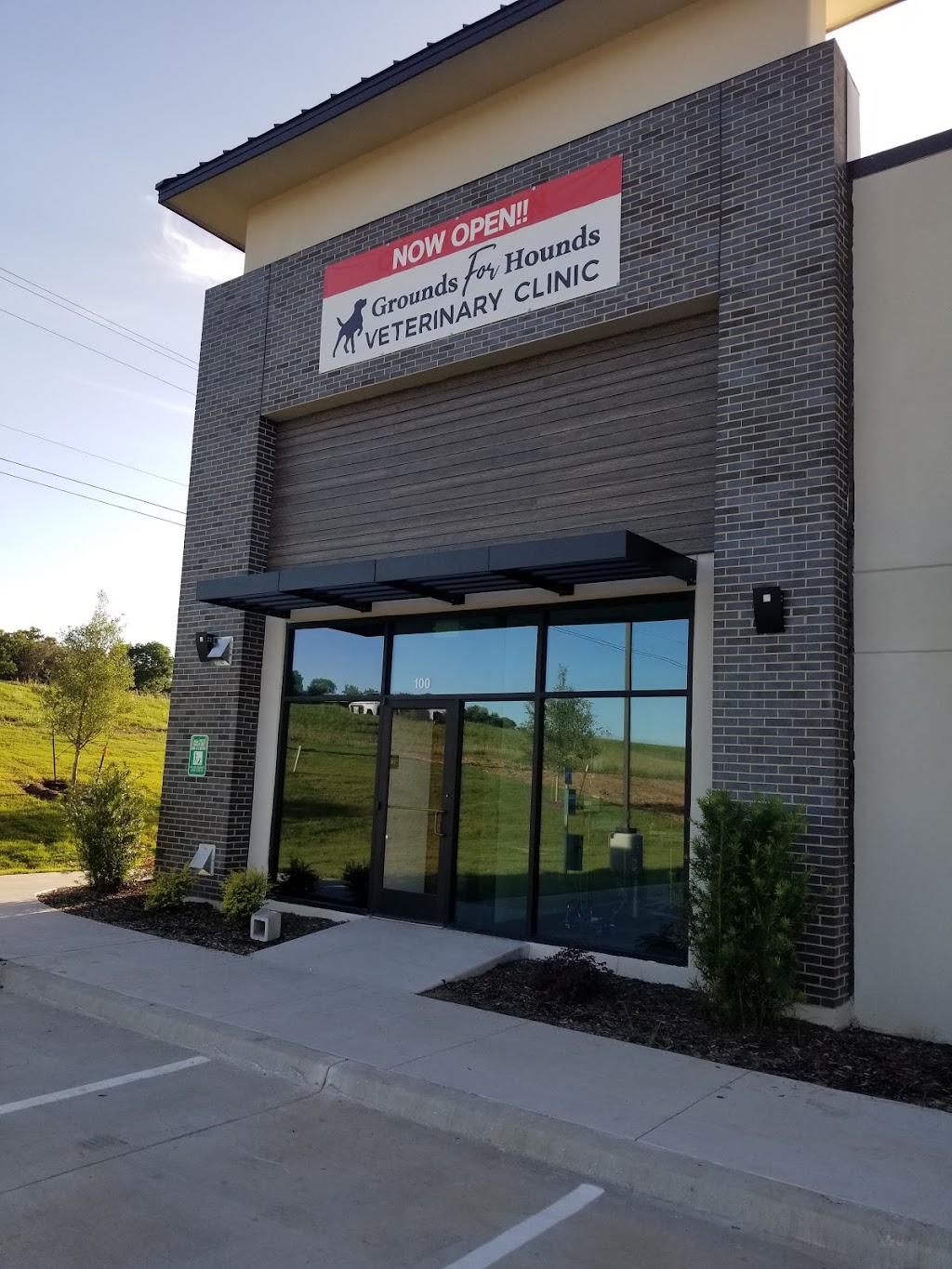 Grounds For Hounds Veterinary Clinic | 410 Shops Blvd #100, Willow Park, TX 76087, USA | Phone: (817) 753-1144