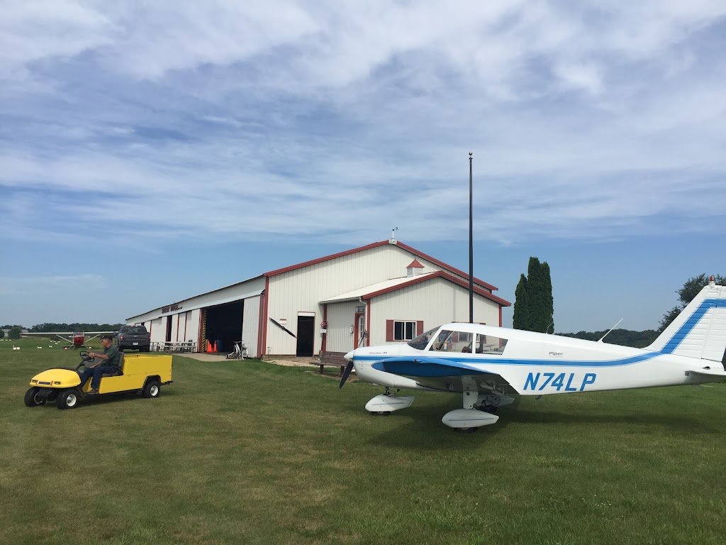 Sugar Ridge Airport-WS62 | 7550 Sugar Ridge, Verona, WI 53593, USA | Phone: (608) 845-6230