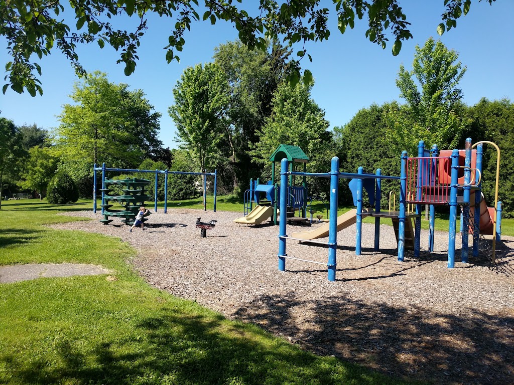 Mary Hoppe Felts Park | Madison Ave, Baraboo, WI 53913, USA | Phone: (608) 355-2760