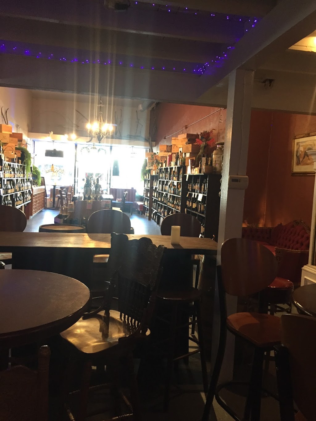 Vine & Barrel Wines & Wine, Draft, and Tapas Bar | 122A Kentucky St, Petaluma, CA 94952, USA | Phone: (707) 765-1112