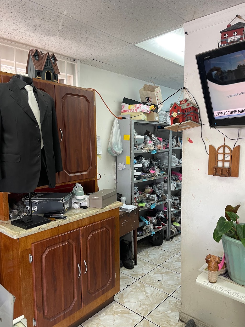 B&G Shoe Repair | 3810, 1554 W 68th St, Hialeah, FL 33014, USA | Phone: (786) 587-9107