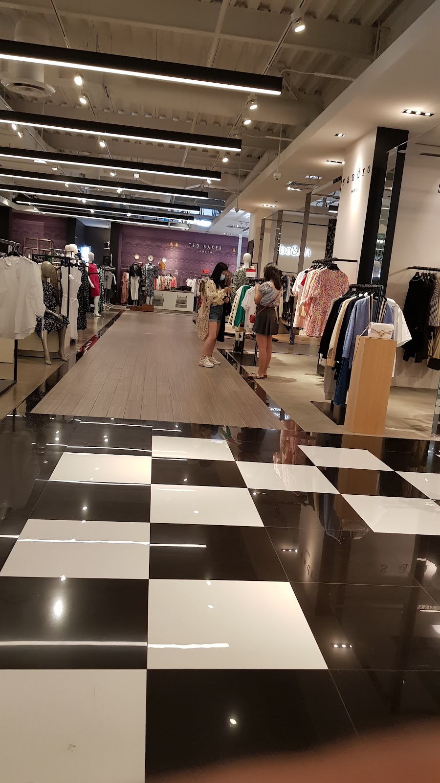 Maje Bloomingdales Stanford | 1 Stanford Shopping Center, Palo Alto, CA 94304, USA | Phone: (650) 463-2062