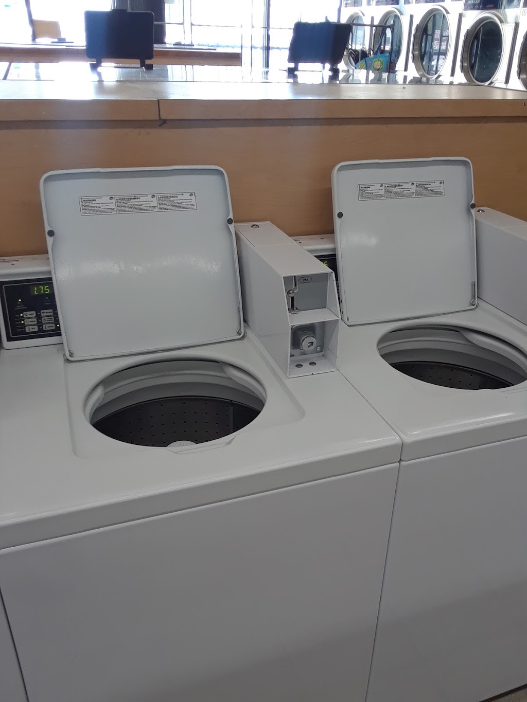 Neighborhood Laundromat | 811 W Vernon Ave, Los Angeles, CA 90037, USA | Phone: (323) 846-3627