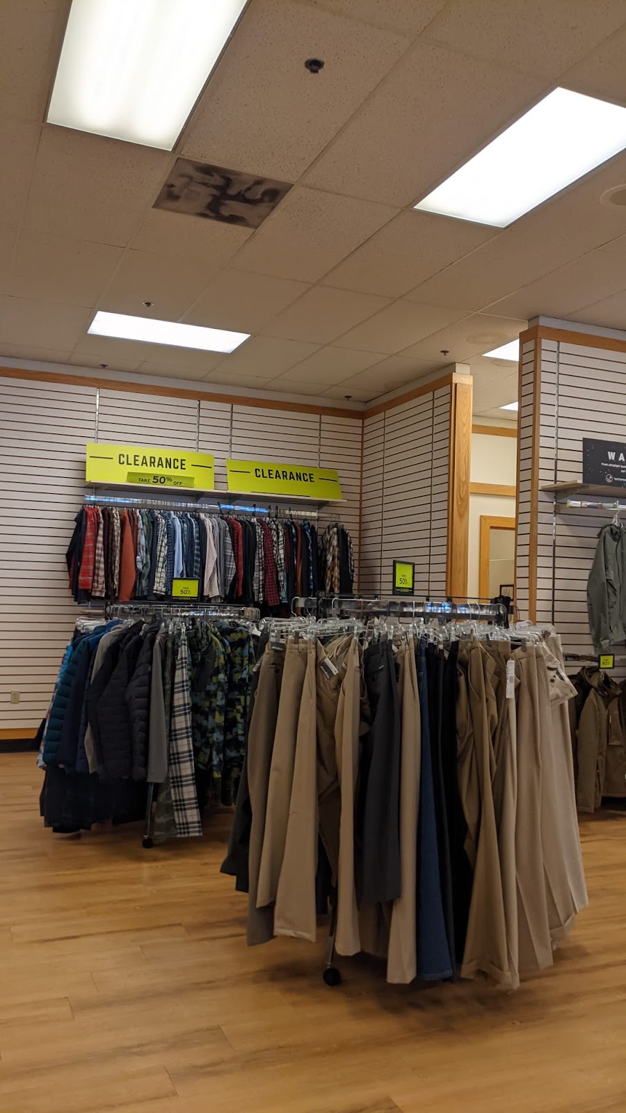 Eddie Bauer Outlet | 230 Outlet Village Blvd, Lebanon, TN 37090, USA | Phone: (615) 453-6928