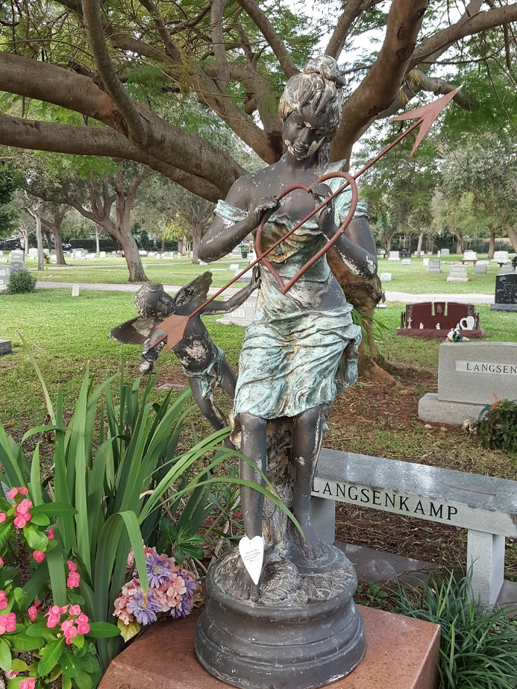 Evergreen Cemetery | 1300 SE 10th Ave, Fort Lauderdale, FL 33301, USA | Phone: (954) 828-7050