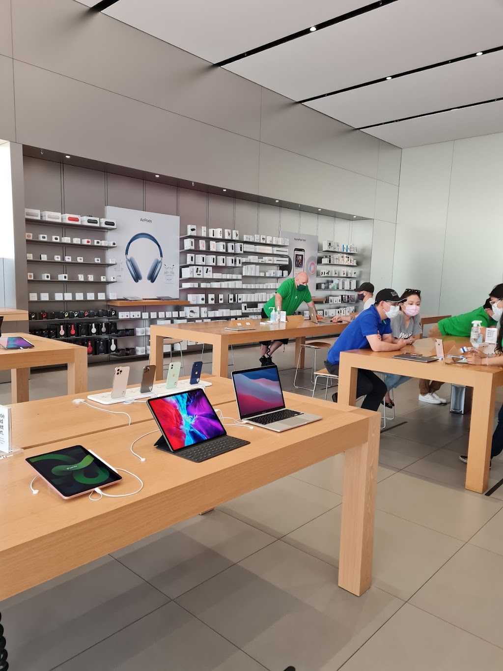 Apple Summerlin | 1985 Festival Plaza Dr, Las Vegas, NV 89135, USA | Phone: (702) 677-3940