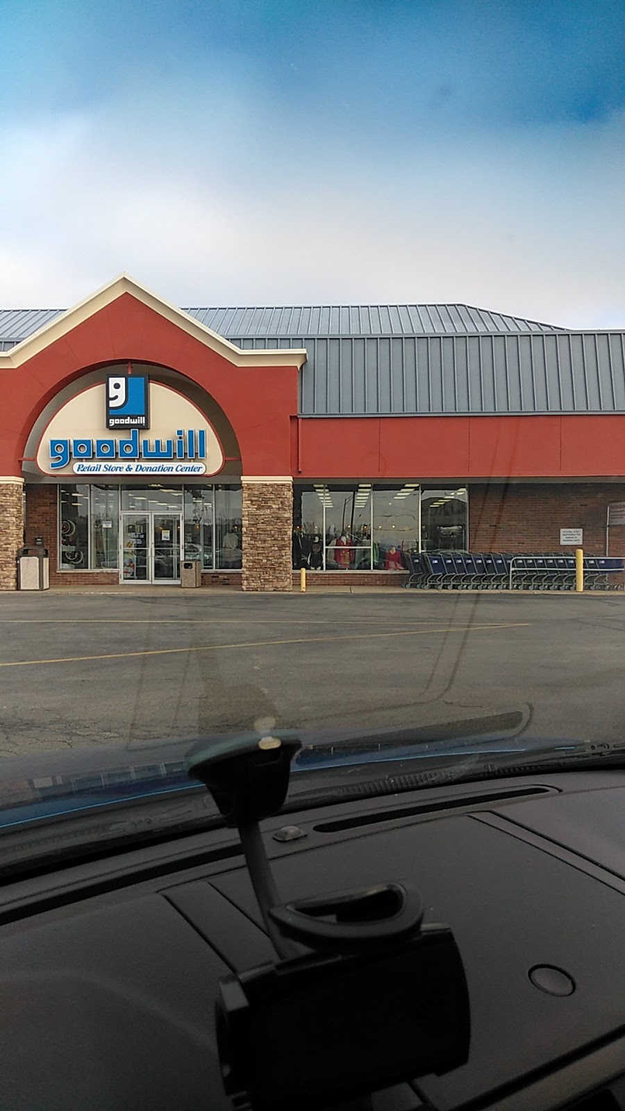 Goodwill Store and Donation Center | 11 Forum Shopping Center, Chesterfield, MO 63017, USA | Phone: (314) 576-1800