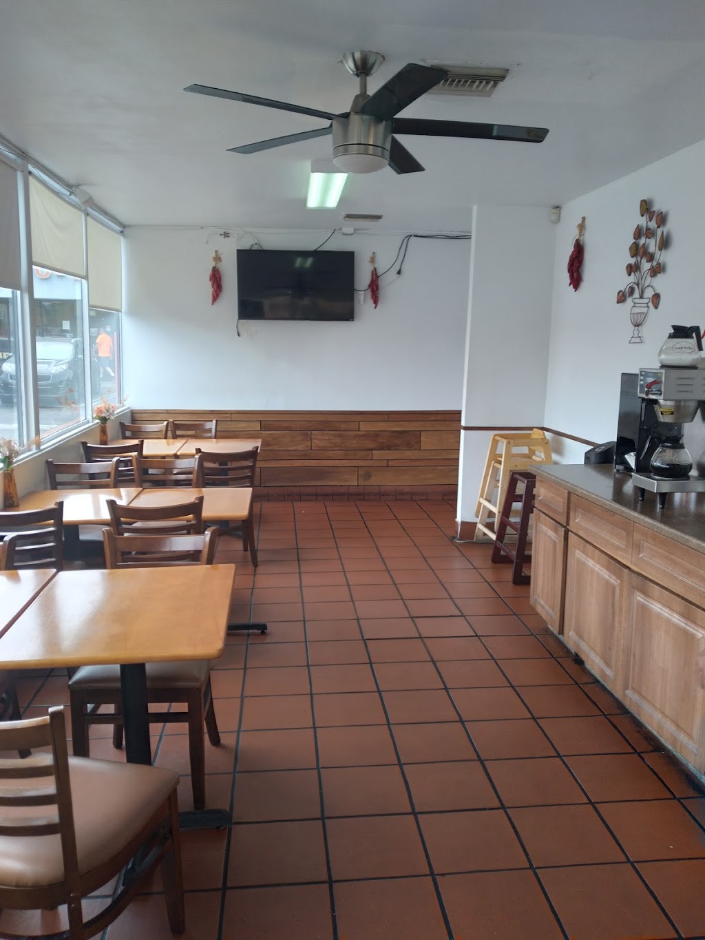 Classic Burger Cafe #9 | 14362 Telegraph Rd #2907, Whittier, CA 90604, USA | Phone: (562) 944-0100