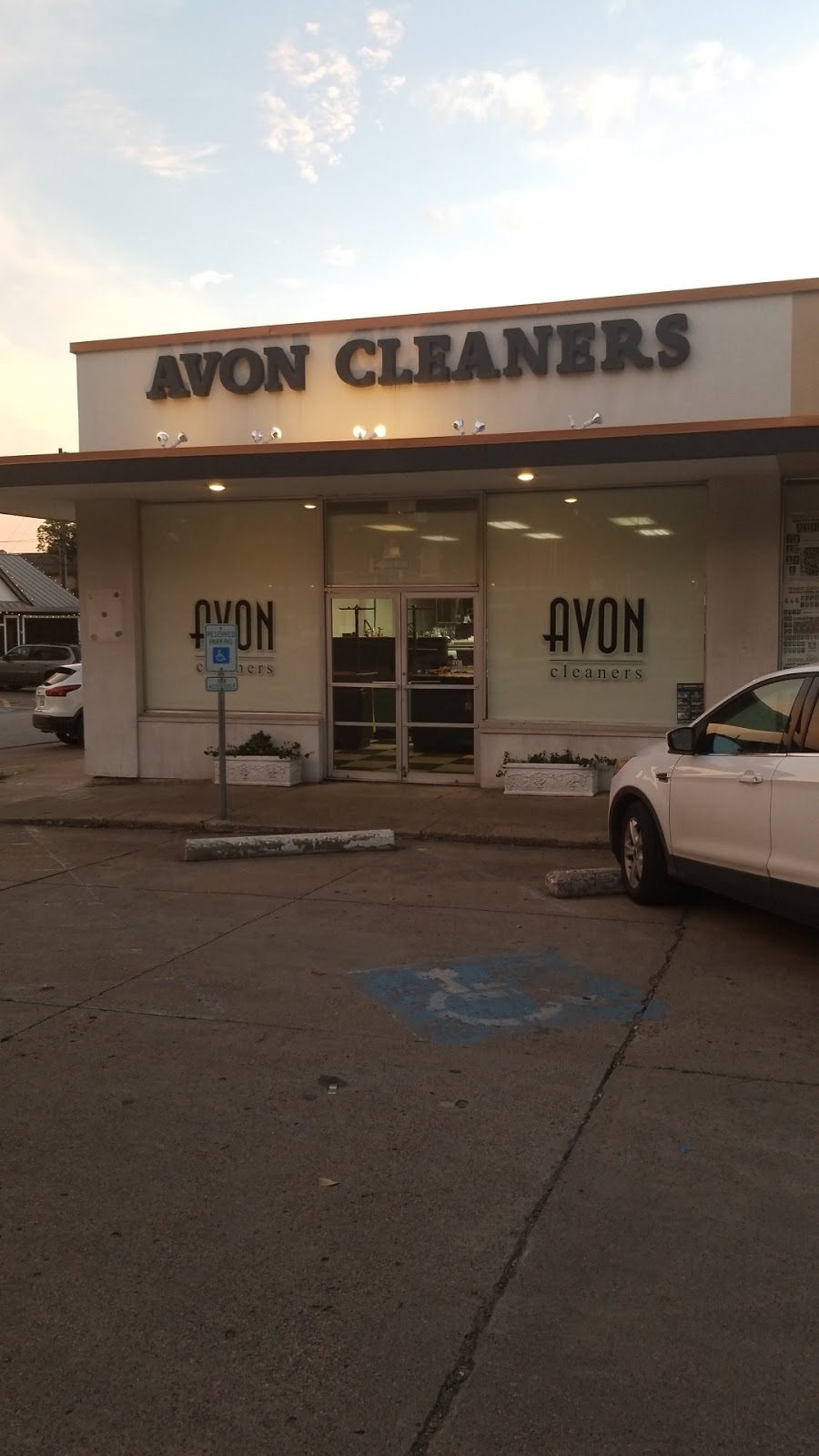 Avon Cleaners | 6301 Hillcrest Ave, Dallas, TX 75205, USA | Phone: (214) 521-4803