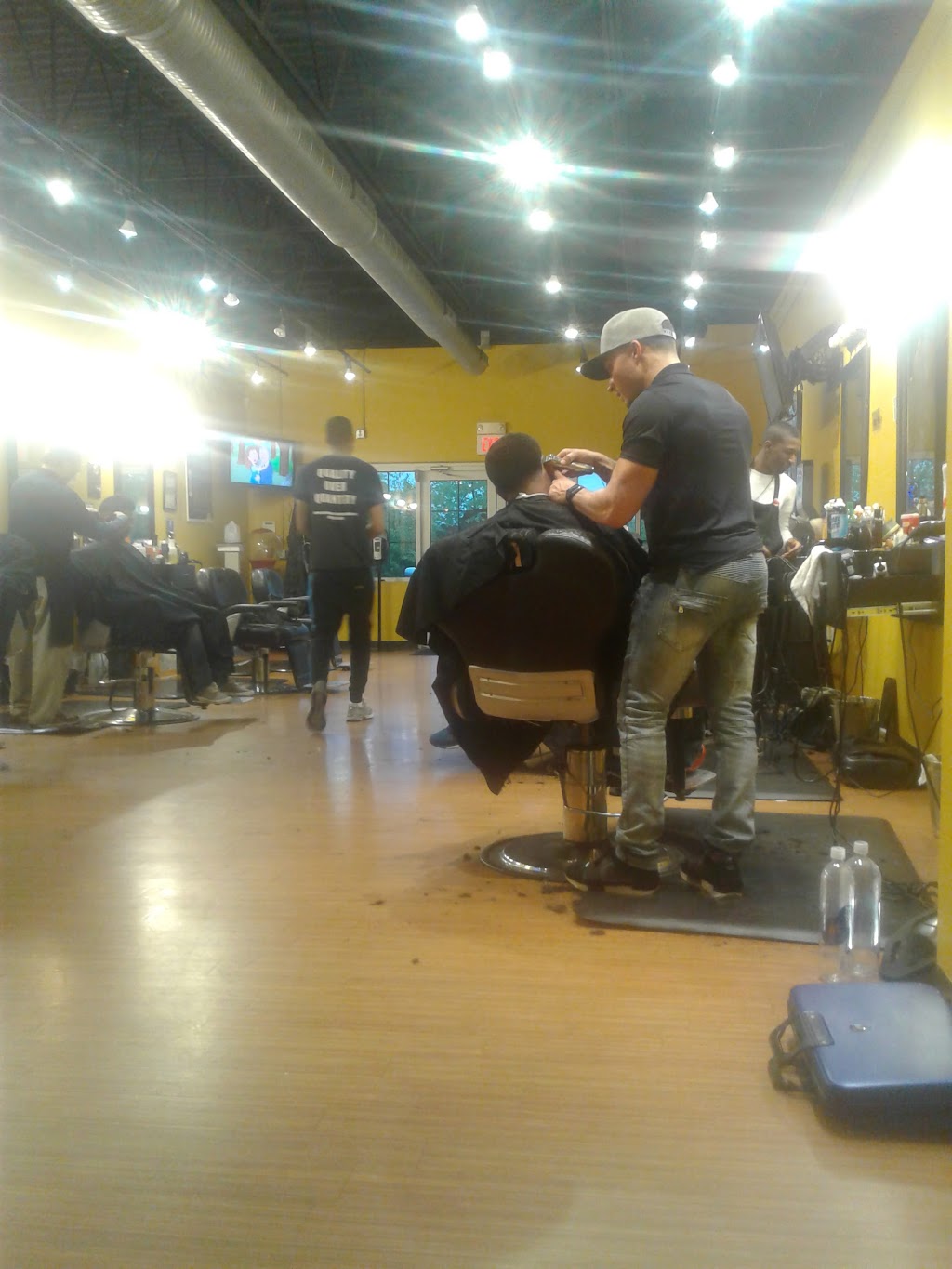 Christophers Barber Studio | 6010 Meadowridge Center Dr Suite E, Elkridge, MD 21075, USA | Phone: (410) 799-8444