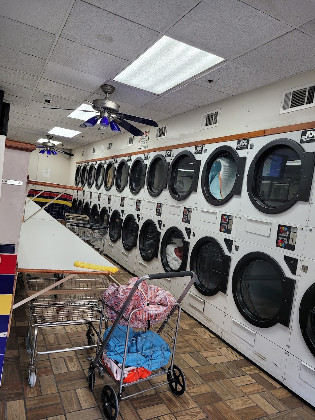 Garden Laundromat | 108-14 Myrtle Ave, Queens, NY 11418, USA | Phone: (718) 441-3164