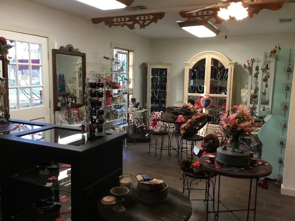 Plantiques Floral | 26121 Levi Ln, San Antonio, TX 78260, USA | Phone: (210) 284-0288