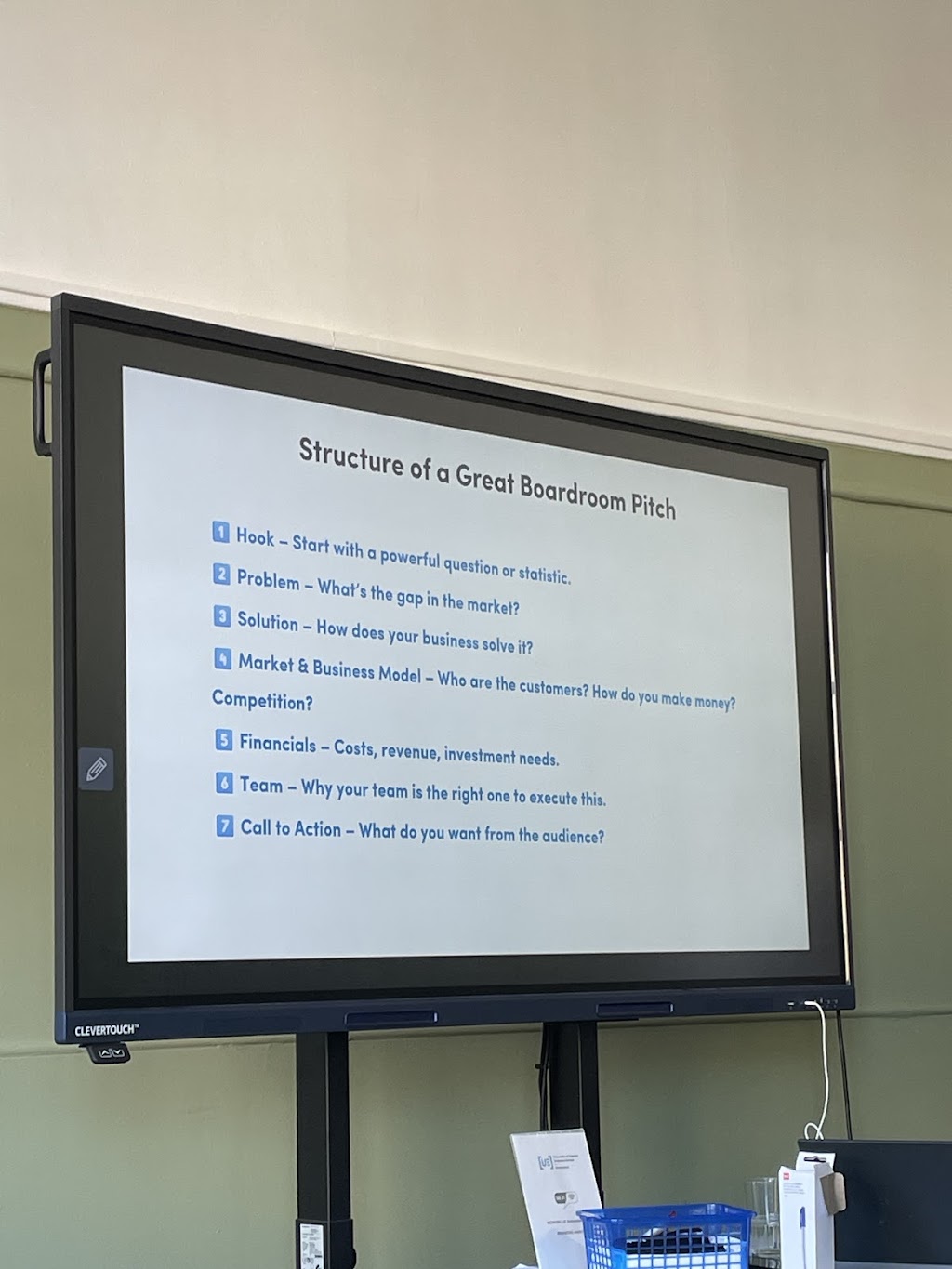 UE Amsterdam (University of Applied Sciences Europe) | Passeerdersgracht 23, 1016 XG Amsterdam, Netherlands | Phone: 020 675 8567