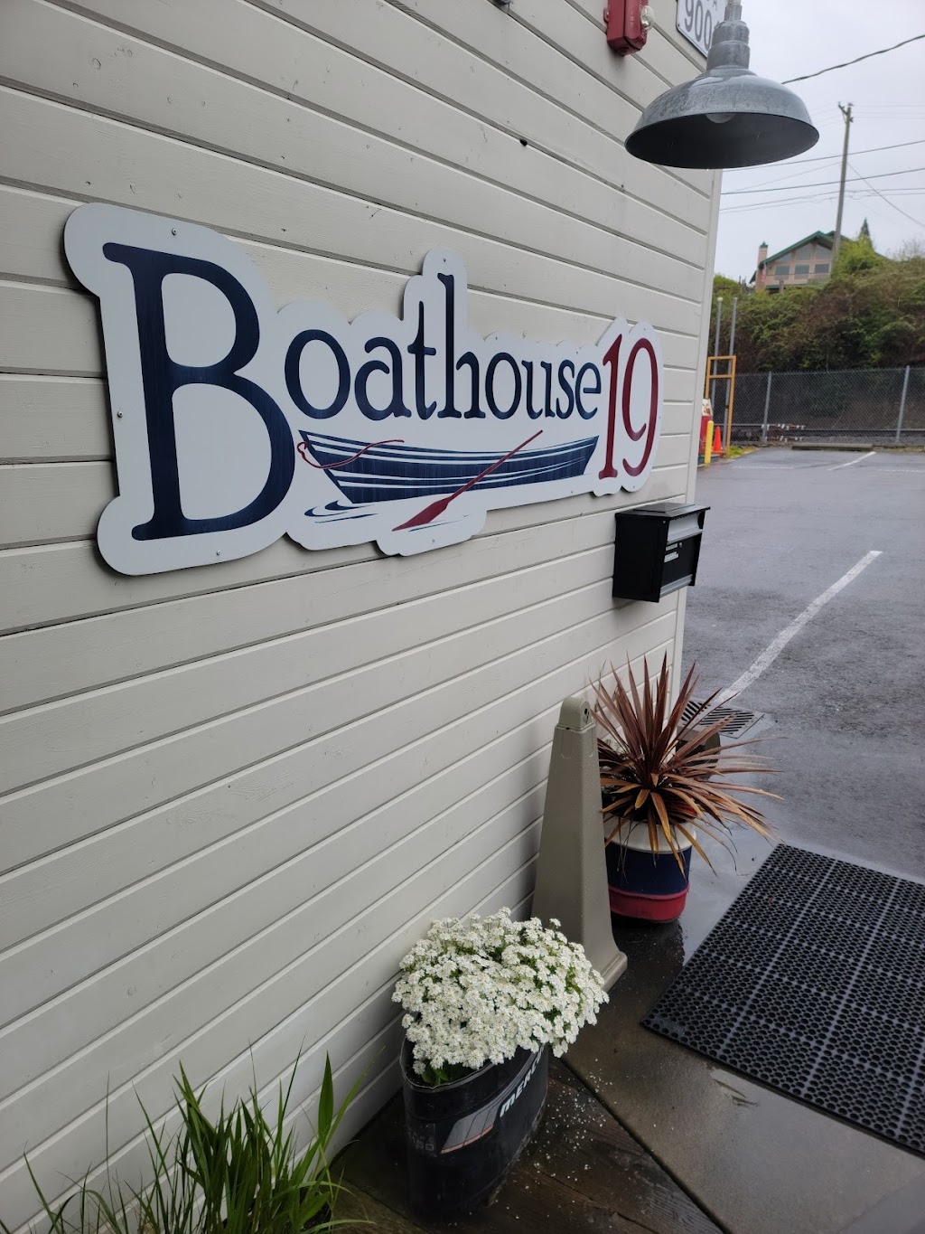 Boathouse 19 | 9001 S 19th St, Tacoma, WA 98466, USA | Phone: (253) 565-1919
