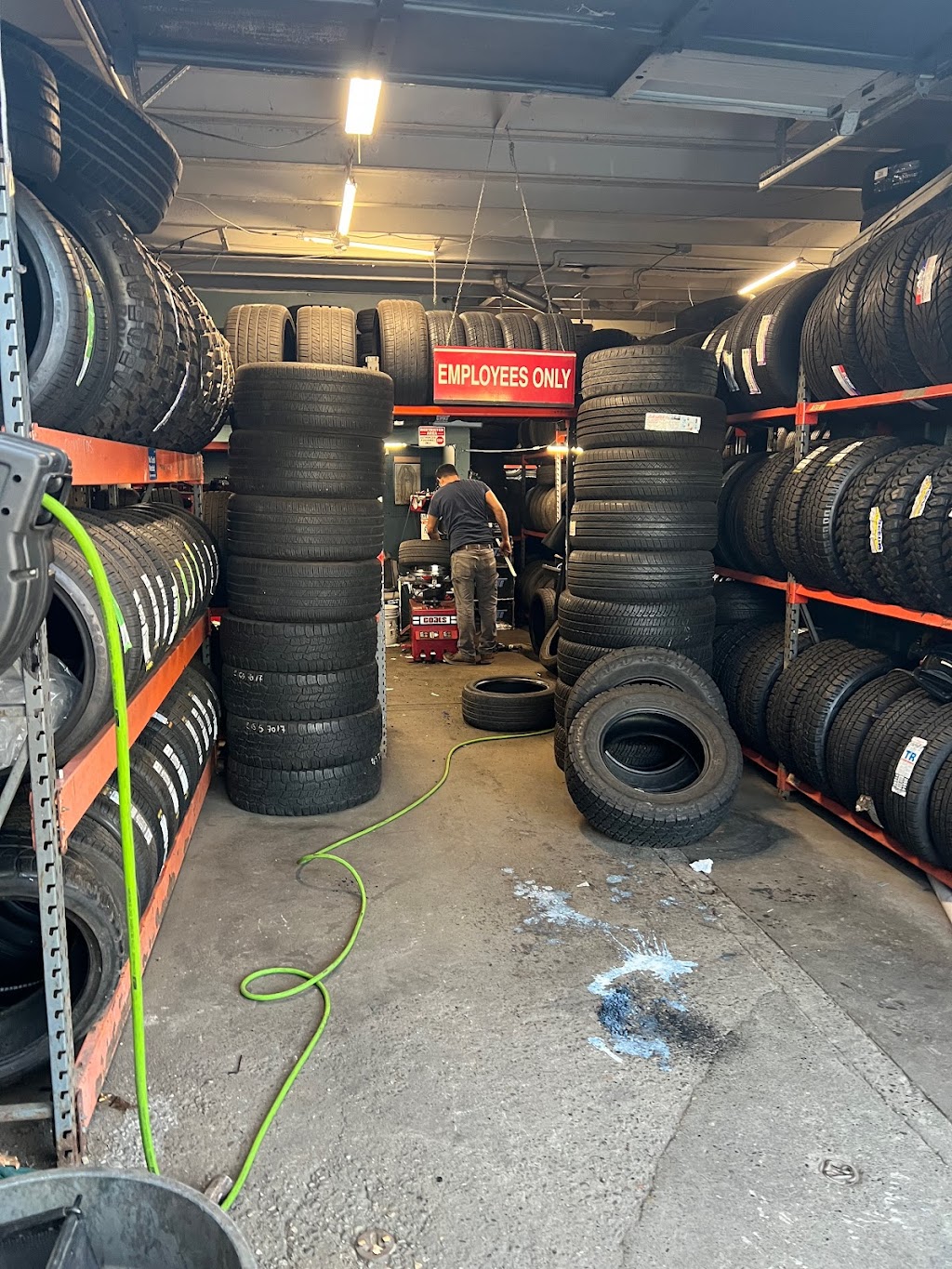 Darwin’s Tire Shop | 333 Sunset Blvd N, Renton, WA 98057, USA | Phone: (425) 235-1700