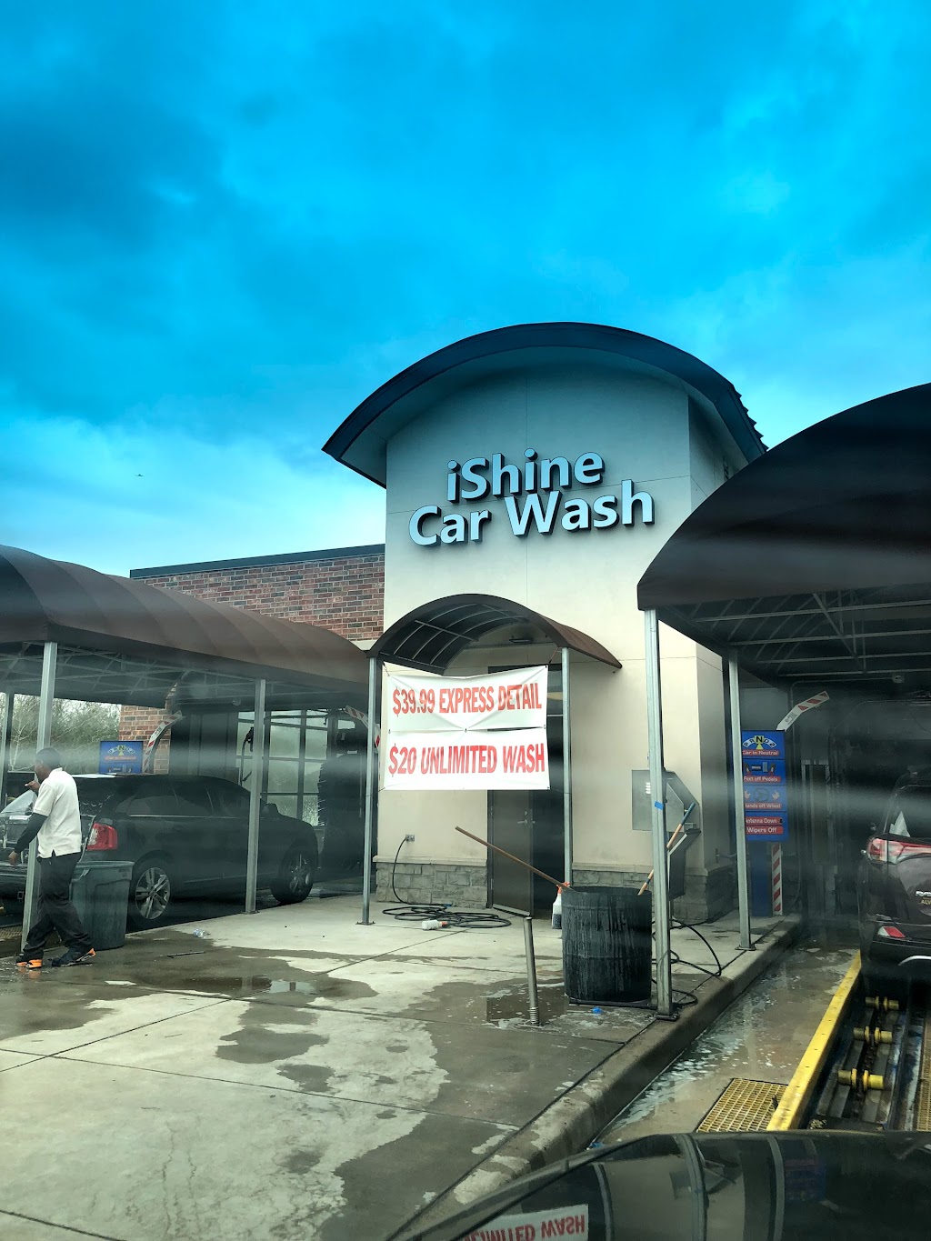 iShine Express Car Wash & Detail Pearland Town Center | 3471 Business Center Dr, Pearland, TX 77584, USA | Phone: (832) 230-3950