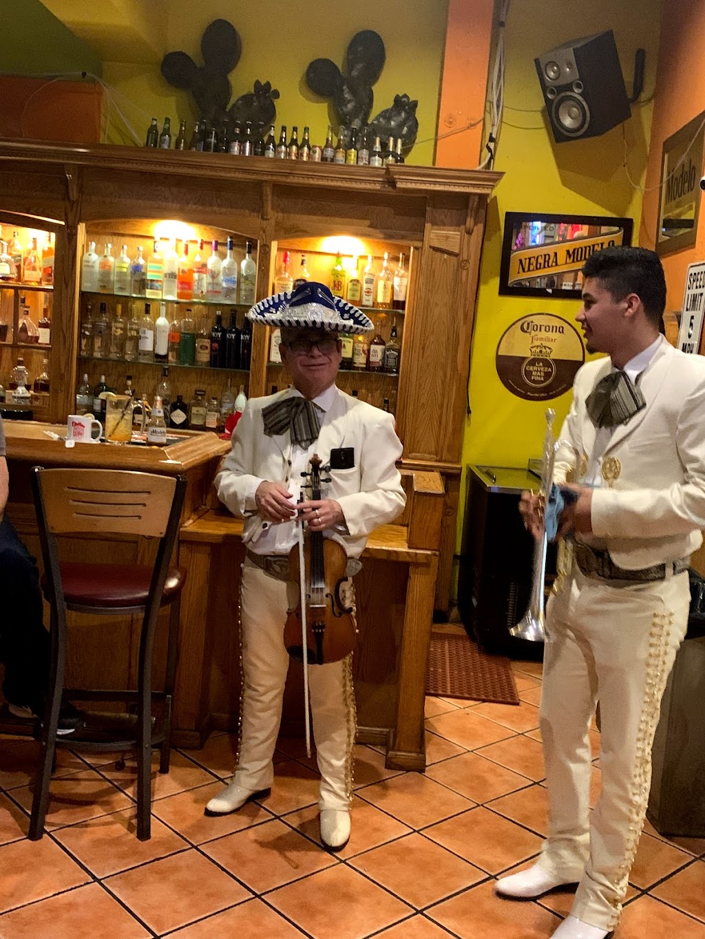 Mariachi Alas De Jalisco | 2922 W Main St, Visalia, CA 93291, USA | Phone: (559) 334-3080