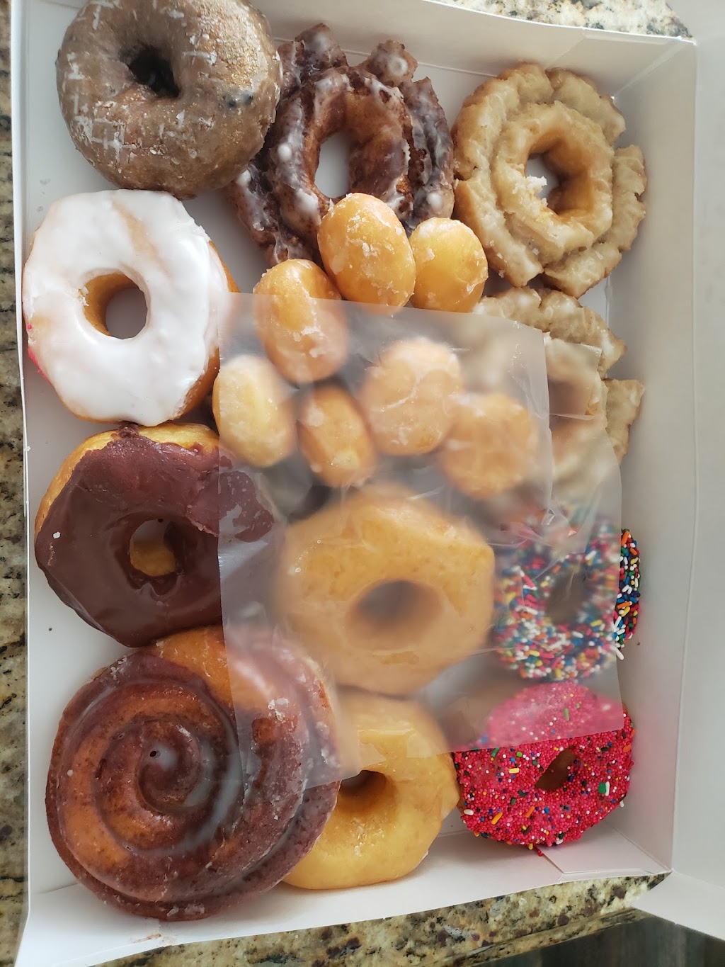 Donut Plaza Plus | 2113 Harwood Rd #363, Bedford, TX 76021 | Phone: (817) 685-0440