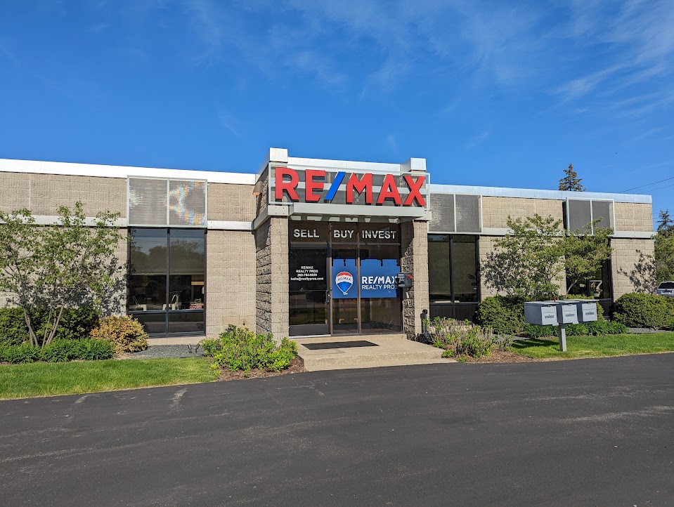 RE/MAX Realty Pros | 1675 N Barker Rd, Brookfield, WI 53045, USA | Phone: (262) 784-9220