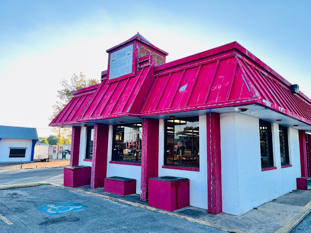 Donut Palace | 1111 W 7th Ave, Corsicana, TX 75110, USA | Phone: (903) 874-1518