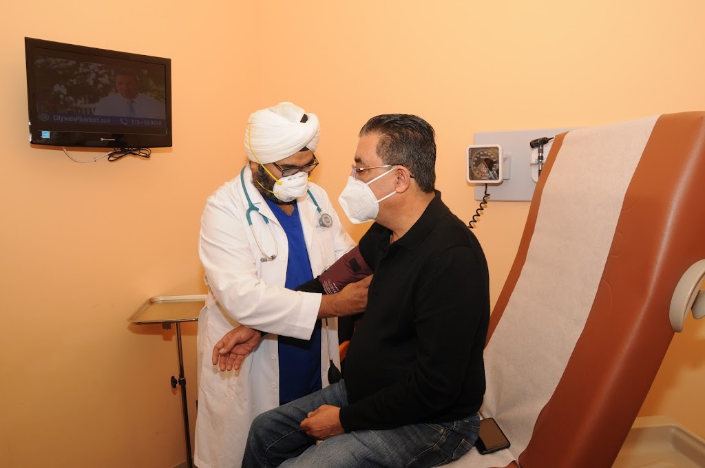 LI Walk-In Care | 808A Hicksville Rd, Massapequa, NY 11758, USA | Phone: (516) 597-4242