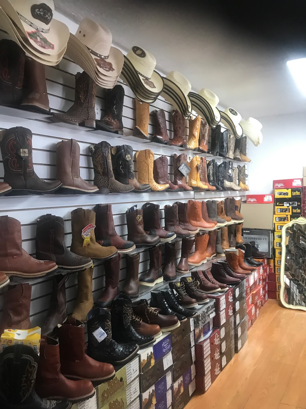 Botas Sierra | 13801 N Alto St, El Mirage, AZ 85335, USA | Phone: (602) 510-4329